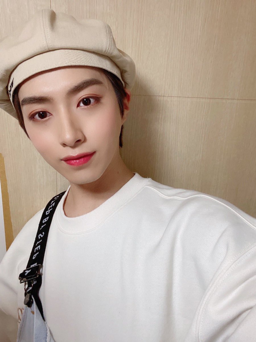 official_ONEUS's tweet photo. [#시온]
깐 시온도 달님들이 좋아한다길래ㅎㅎ 어린이날 깐 시온 버전 두고 갑니다아~! 이제 주말이 돌아오고 있어요~! 이번 주도 열심히 달려온 달님들에게 박수~~!! 오늘 하루도 시온하게 마무리하기!! 오늘도 너무 사랑해 우리 달님들🌎❤️🌙 https://t.co/ZXYaO8tpU1