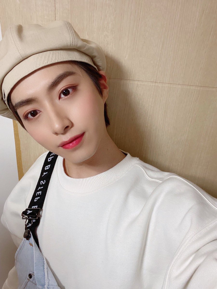 official_ONEUS's tweet photo. [#시온]
깐 시온도 달님들이 좋아한다길래ㅎㅎ 어린이날 깐 시온 버전 두고 갑니다아~! 이제 주말이 돌아오고 있어요~! 이번 주도 열심히 달려온 달님들에게 박수~~!! 오늘 하루도 시온하게 마무리하기!! 오늘도 너무 사랑해 우리 달님들🌎❤️🌙 https://t.co/ZXYaO8tpU1