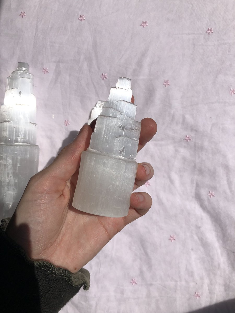 kianascrystals's tweet photo. 💫quick appreciation giveaway💫

one winner will receive an opal ring in their size and a small selenite tower!

to enter: follow, like, and retweet

tag friends! each tag = 1 extra entry

ends in 24 hours! good luck❤️ https://t.co/w86kC9QFDM