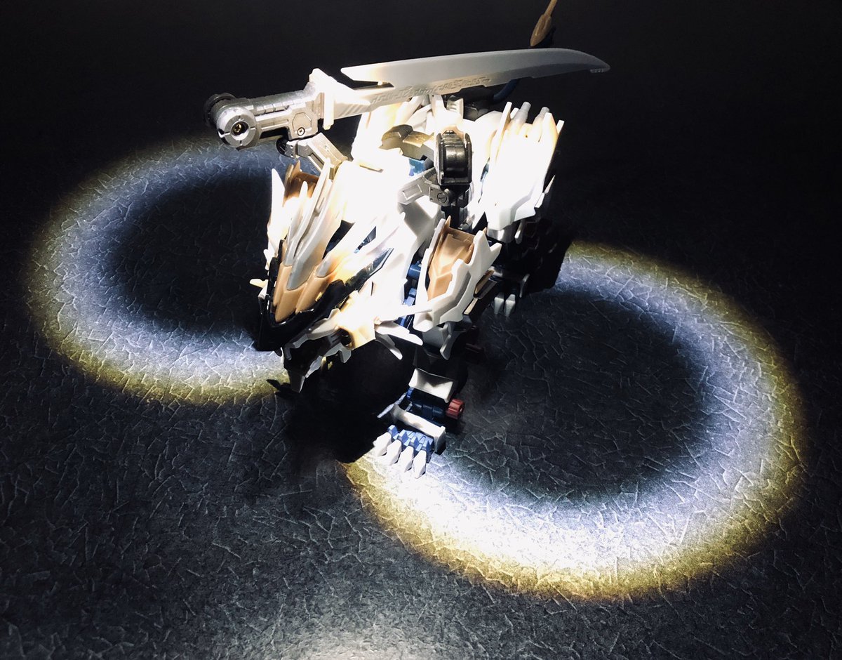 Dnosentaku's tweet photo. 世間が真っ暗真っ暗と誰かが言うから、光を当ててみた💡
子供から大人まで誰でも簡単にできる。
大切なものや自慢のものに光を当てて、こんなにも世界は明るいんだと、見えない敵に見せてやろうじゃないですか。
#無限光
#Infinitylights 
#IL https://t.co/5rQdzocxO3