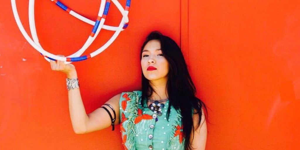 VLemonaid's tweet photo. Tomorrow's music acts are cool, but have you checked out ShanDien LaRance?? β₯οΈ Shandien is an accomplished hoop dancer currently performing in Cirque du Soleil's TOTEM.
Tune in tomorrow to check out a very special dance performed by this talent!
#hoopdance #virtuallemonaid https://t.co/OCwxqT0Qtv
