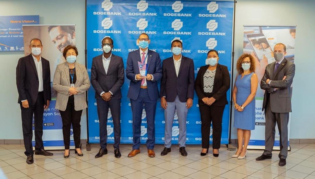 sommetfinanceHT's tweet photo. Cérémonie de Remise du Prix Profit au Groupe Sogebank élue meilleure plateforme de Banque en Ligne en Haïti. Encore félicitations à @GroupeSogebank https://t.co/M0lAkxkxdr