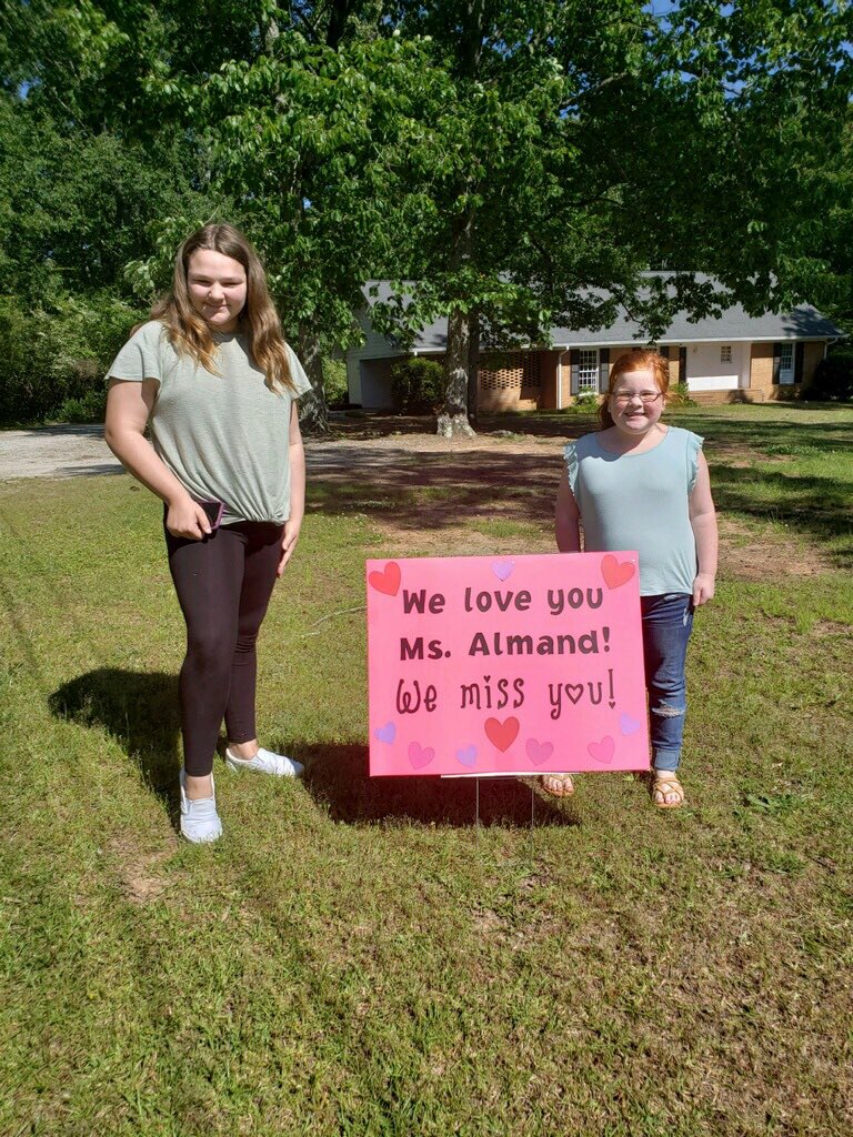 StephanieAlmand's tweet photo. These sweet girls paid me a visit today and decorated my yard. I miss my East Newton family too❤️!@EastNewtonElem1 https://t.co/RLvLwriew5