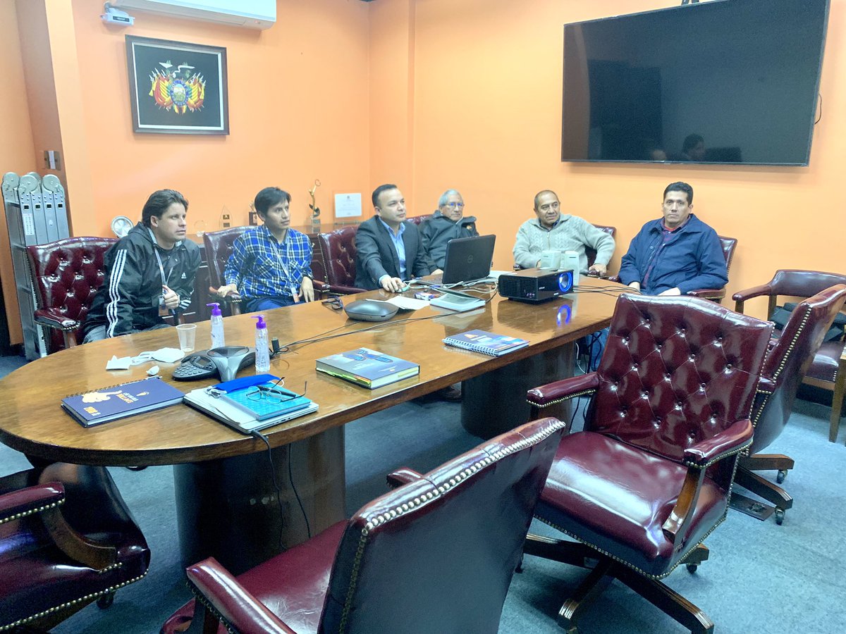 LuisferAz's tweet photo. Como Director Ejecutivo de la @AETNBo hoy participamos en el Primer Consejo Consultivo de Energía. Un importante encuentro entre todos los actores del sector eléctrico Boliviano. https://t.co/T8WViwbaOz