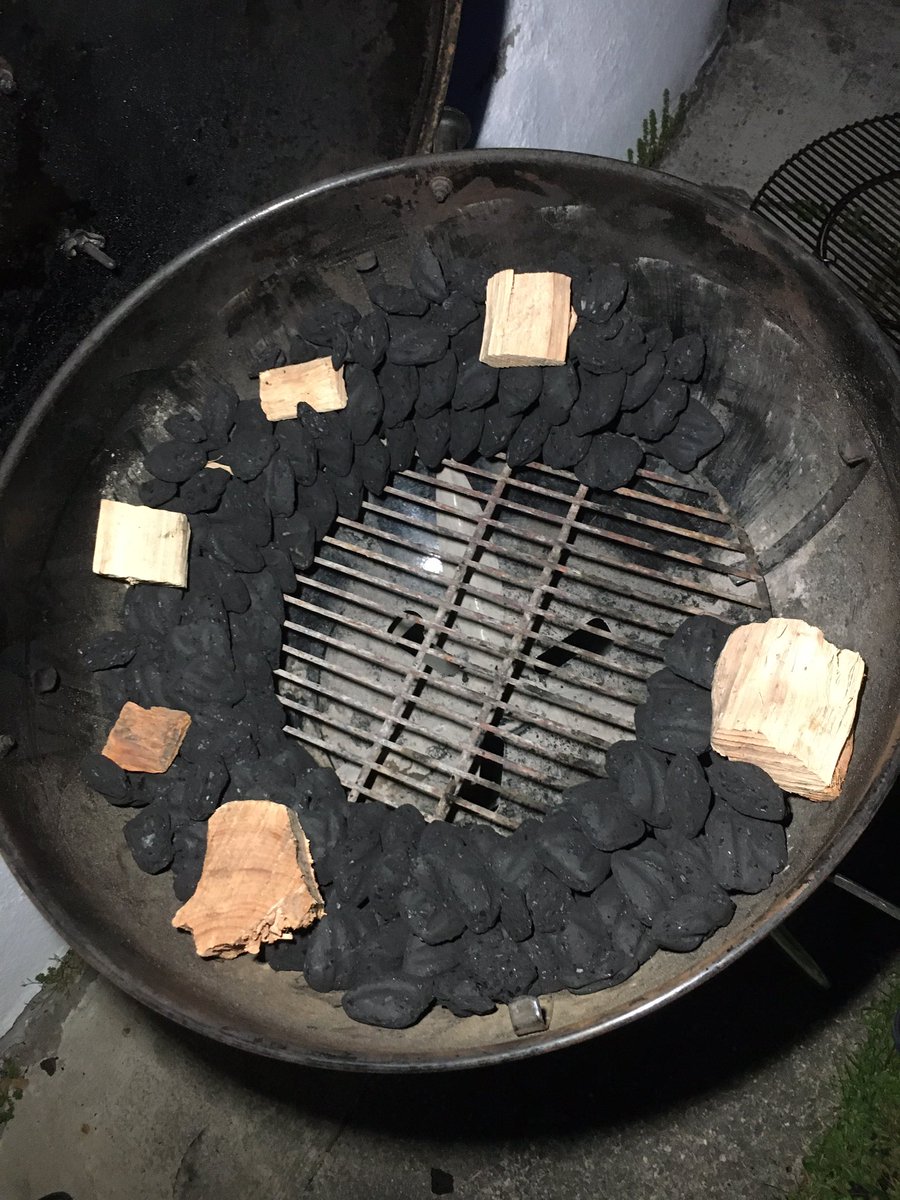 GGasKills's tweet photo. Ready for tomorrows possible 24 hour smoke session. #snakemethod #smokebbq https://t.co/hLbnV7GUVJ