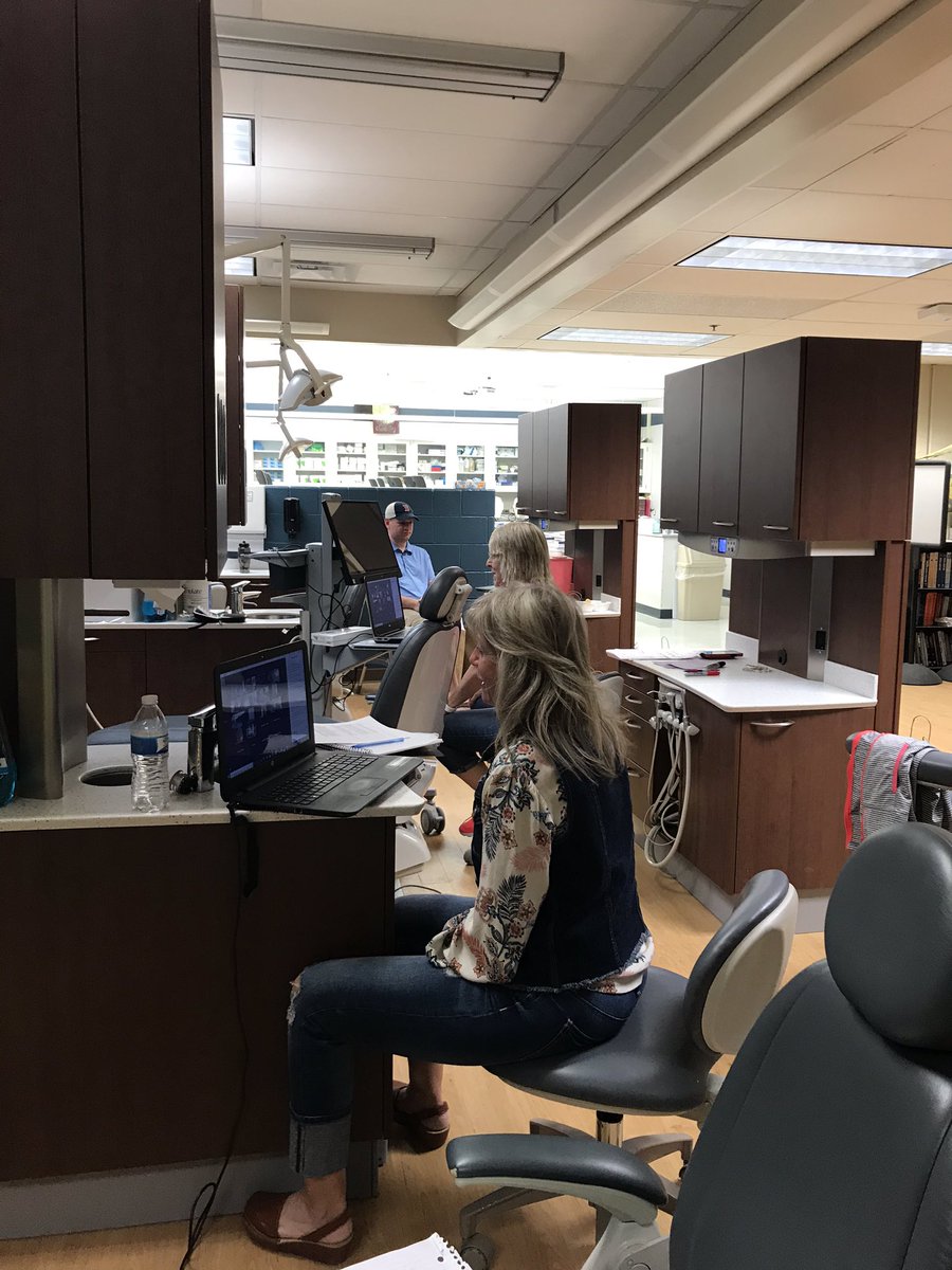 JackieKuffel's tweet photo. ECC staff conducting New Student Orientation on Zoom.  Students and families experienced the Dental Assisting Lab virtually.  #EFCTS #careertech https://t.co/MWADcwvaK0