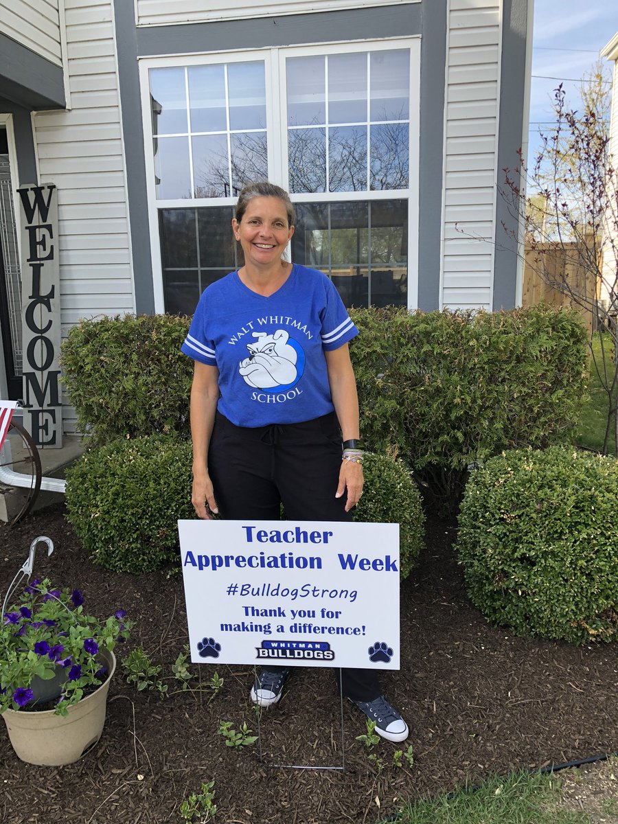 manley138's tweet photo. Thanks to our principal for these awesome signs! Teacher Appreciation Week!
#Bulldogstrong! https://t.co/9oJcYfavaG