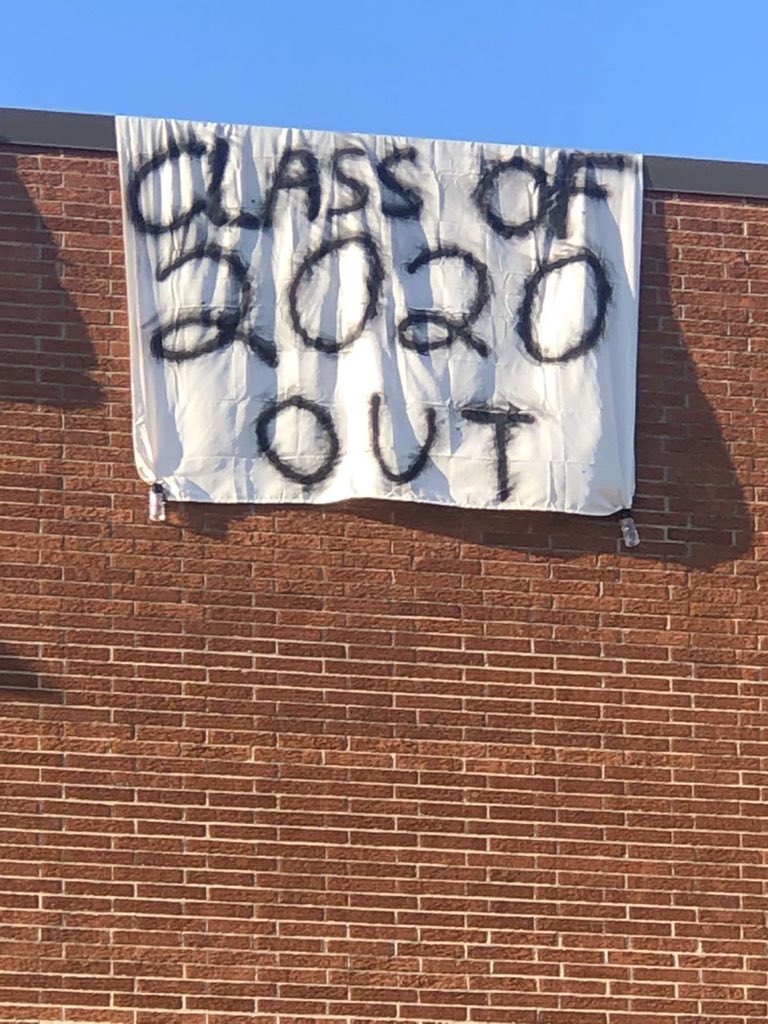 whs_studentsec_'s tweet photo. 3 days left everyone, finish strong! And thank you to @edwardss18 for everything you have done for us! 

-2020 Seniors https://t.co/j4TaGbws7v