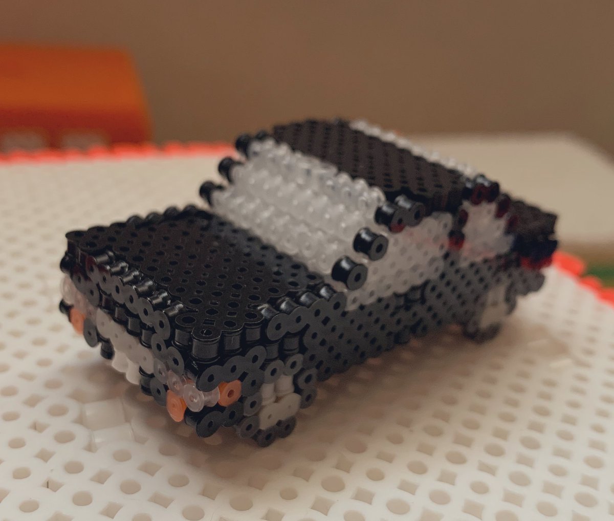 Sappoi さっぽい 立体アイロンビーズ 車可愛いくて素敵ですね 窓ガラスの部分のとうめいビーズと車体の黒ビーズのコントラストがすごく好きです