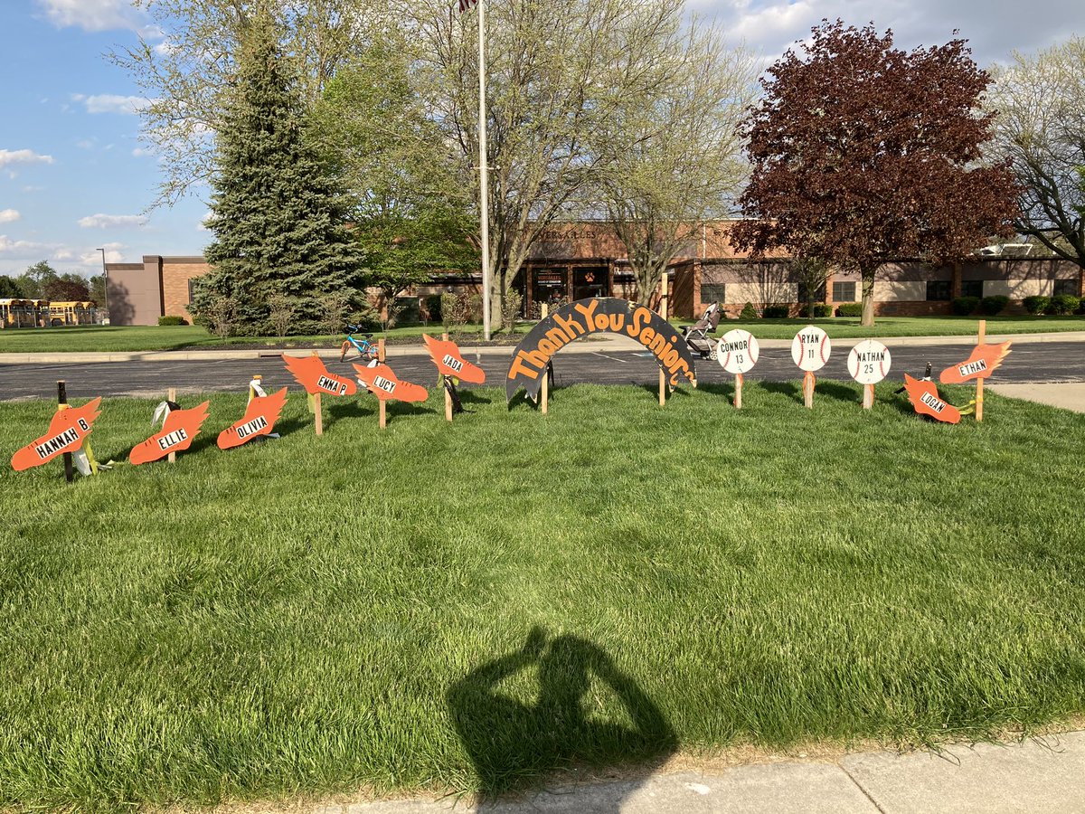 CoachHarrmann's tweet photo. Let’s hear it for our SENIORS and the spring seasons they had the past several years!  Keep your heads up and good luck in your futures. https://t.co/wxVFC7gzU0