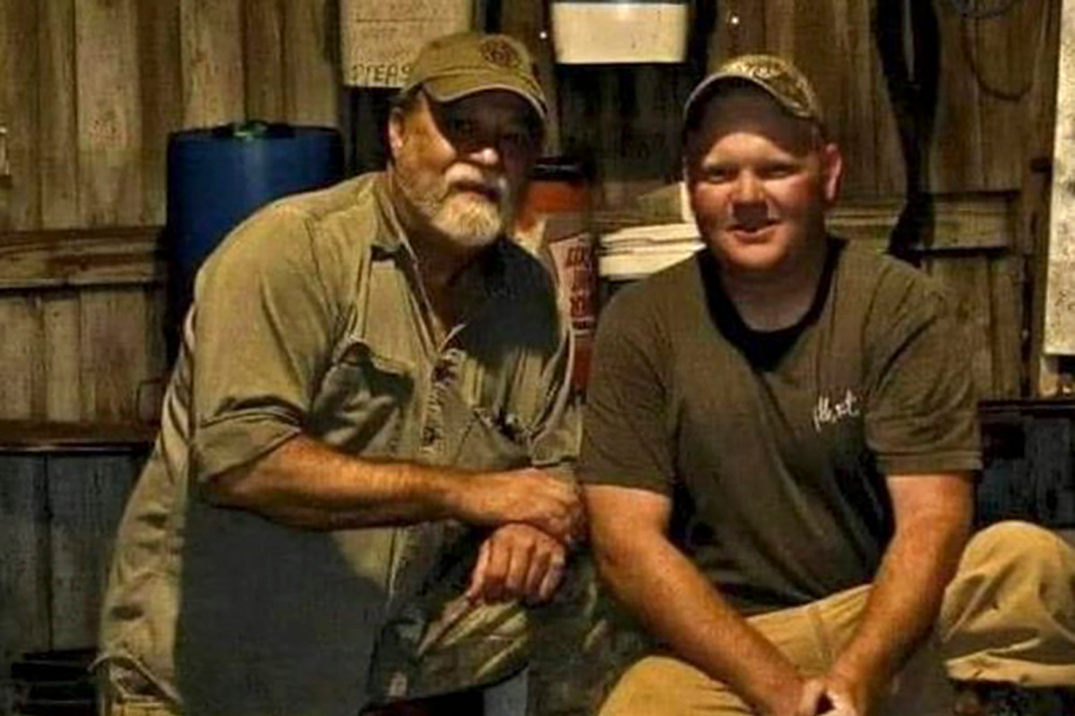 nypost's tweet image. Father-son duo charged with murder in shooting death of Ahmaud Arbery trib.al/QquhGsP