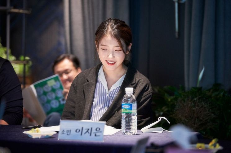 MyKoreanDramaID's tweet photo. Pembacaan naskah perdana film Dream yang dibintangi #Parkseojoon dan #IU ❤️ https://t.co/nC2HZCLBDO