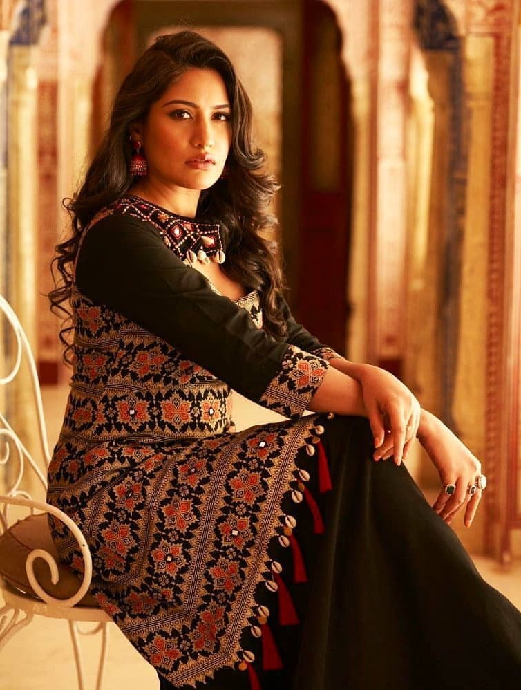 Paris_Lama's tweet photo. #Thwroback
#SurbhiChandna https://t.co/3jIkp920cK