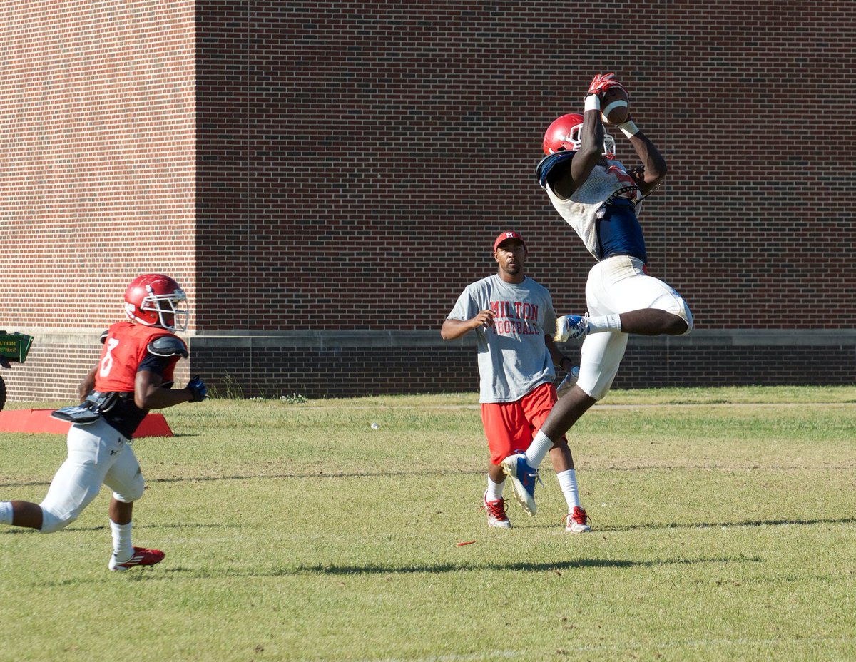 MiltonEagles_FB's tweet photo. #ThrowBackThursday to Spring Practice back in 2014!!! #Mpire14 #RegionChamps #OnceAnEagleAlwaysAnEagle #MiltonStrong

@MiltonHighSch @JonesBC_MHS @Slymom261 https://t.co/XCethxYXEQ