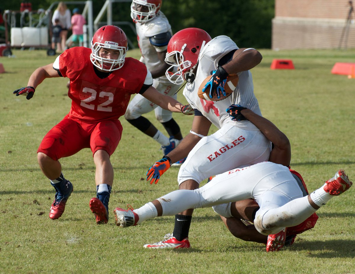 MiltonEagles_FB's tweet photo. #ThrowBackThursday to Spring Practice back in 2014!!! #Mpire14 #RegionChamps #OnceAnEagleAlwaysAnEagle #MiltonStrong

@MiltonHighSch @JonesBC_MHS @Slymom261 https://t.co/XCethxYXEQ