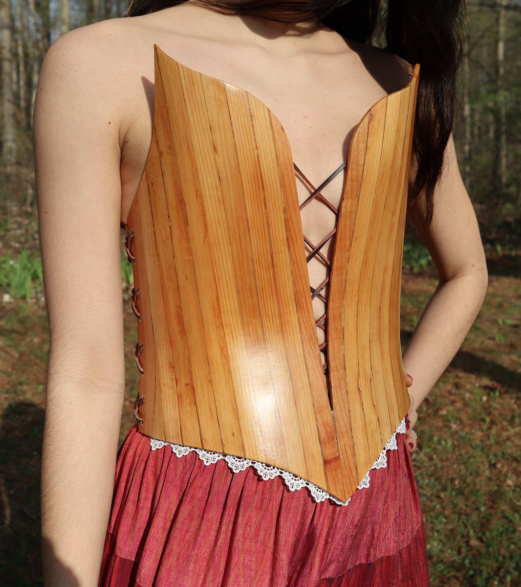 Here& #39;s what the corset looks like btw. Swords aside