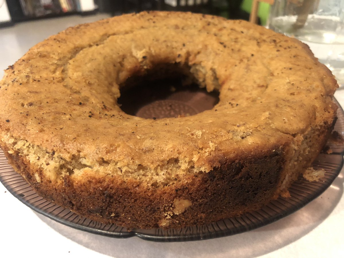 fakesofia's tweet photo. I think my no oven banana bread looks good. 🧐 What do you think @GordonRamsay ? https://t.co/11uMlTqUZ8
