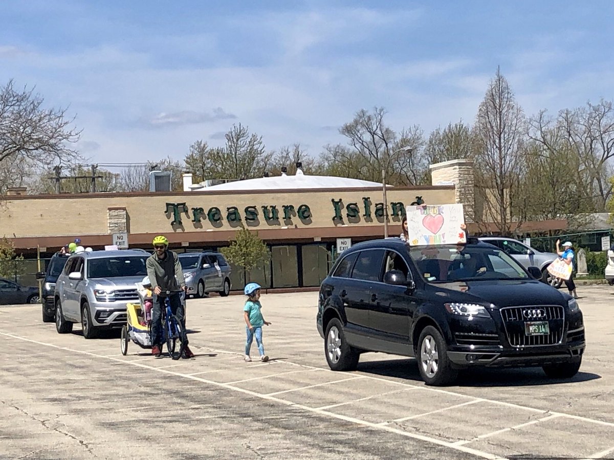 SJSWilmette's tweet photo. Thank you to all our school families for coming out to celebrate our dedicated and amazing teachers for Teacher Appreciation Week! What a blessing you all are! https://t.co/vYiy7RzidG
