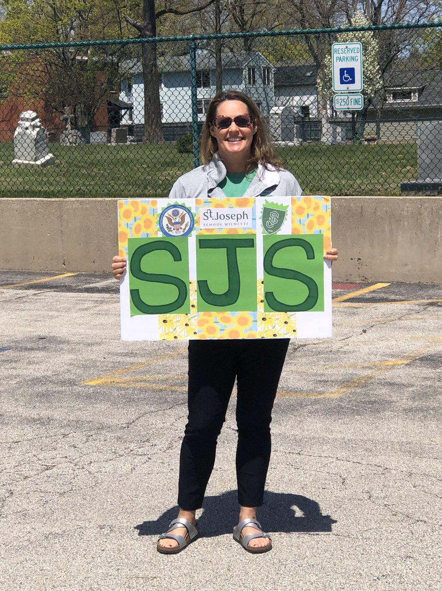 SJSWilmette's tweet photo. Thank you to all our school families for coming out to celebrate our dedicated and amazing teachers for Teacher Appreciation Week! What a blessing you all are! https://t.co/vYiy7RzidG
