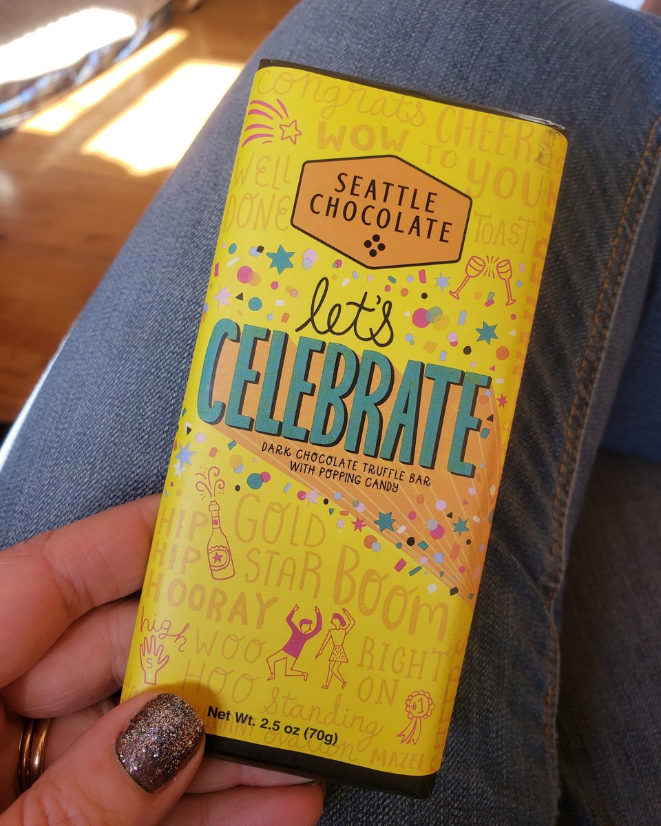 BFuzzULuvMEBeth's tweet photo. My boss is better than your boss! Chocolate on a Thursday!?!? https://t.co/hqvQ1Yf4Rz