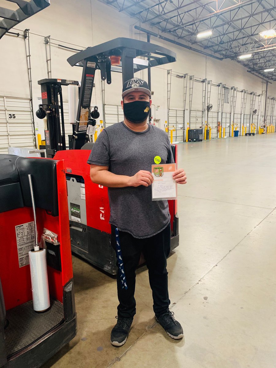 JohnMurrey2's tweet photo. Recognition Thursday’s... Shout Out To All The Support Crew That Have Been Helping Us With All The Emergency Loads! #ICSupport #TransportationSupport #OperationsAndLeaders #AllHandsOnDeck #SDCMiraLoma #MyOMSRock #MastersOfEloads 👍🚚 https://t.co/wv70Rzy8RI
