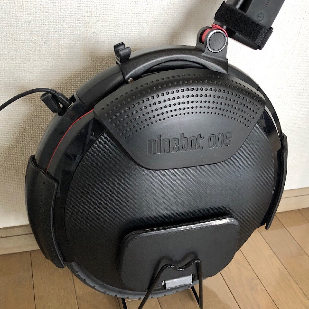 CloudsurferS2's tweet photo. 充電中🔋
#ninebotone #電動一輪車 https://t.co/JbtWxpdPks