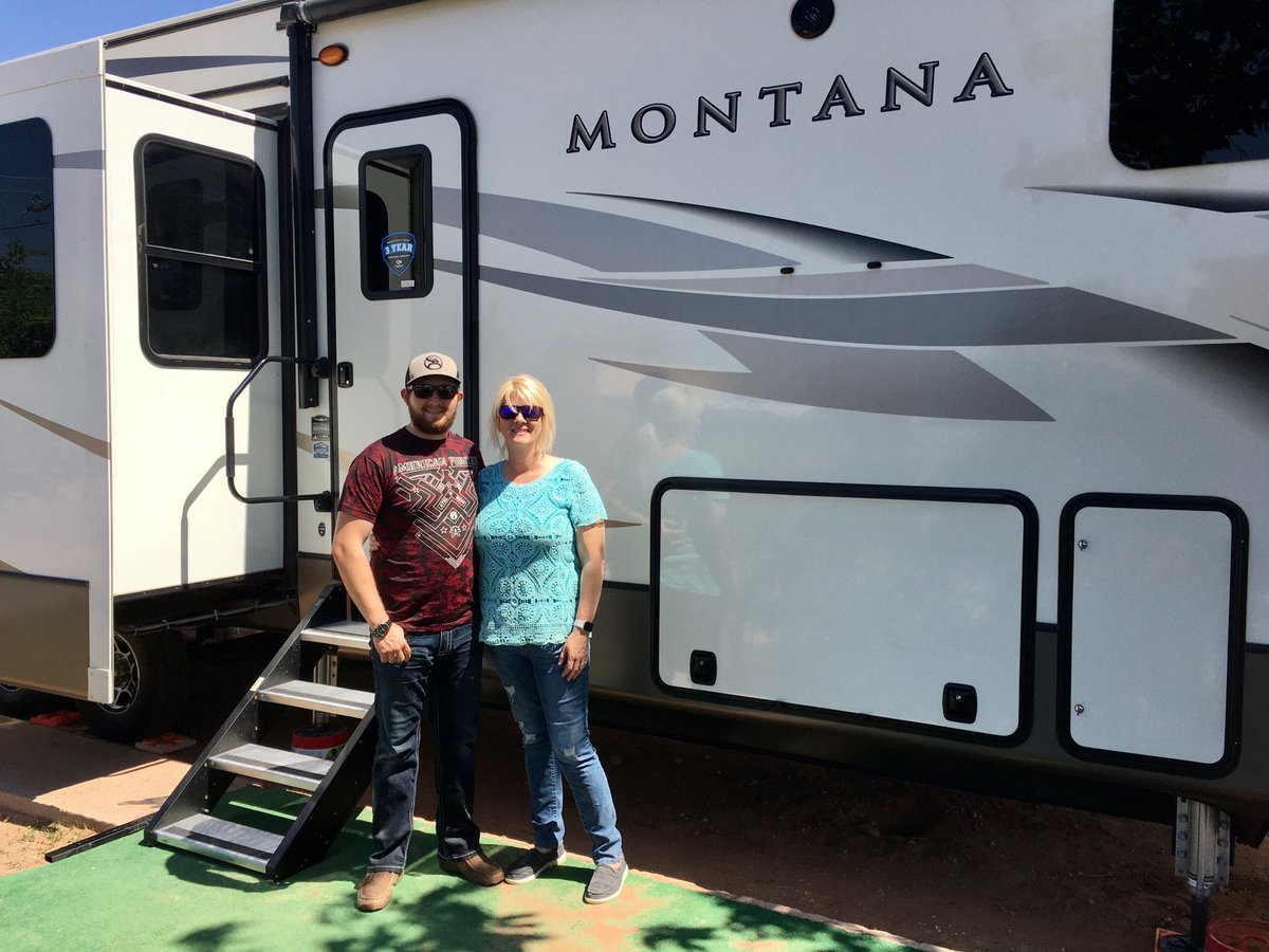 BaileyToliverRV's tweet photo. Candi Draper purchased a 2020 Montana 3701LK from Misty Dillon. Enjoy the adventure! https://t.co/QbTupGxBSz