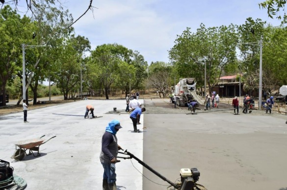 el19digital's tweet photo. #NicaraguaLinda 

Autoridades municipales de La Paz Centro, presentaron los avance en la construcción de la cancha de fútbol sala, en el barrio Pancasán, esta obra se realiza gracias a la buena gestión del Gobierno sandinista. https://t.co/orhcUONAvX