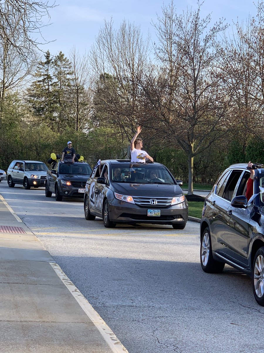 carole_14's tweet photo. Here come the seniors! Congrats ⁦@BeachwoodBison⁩ class of 2020.  All the best! https://t.co/aQaLsyMJ0H