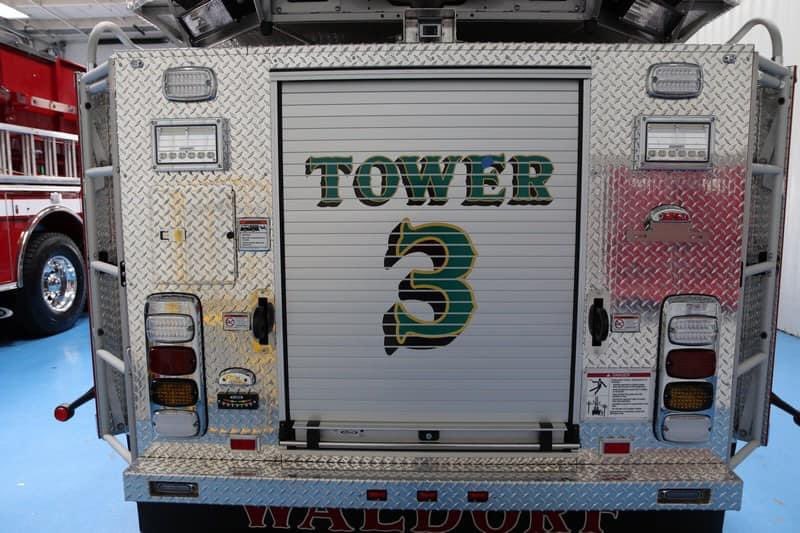 Crowebird13's tweet photo. A new addition headed to the Waldorf VFD. #Tower3 #Pierce https://t.co/RdmNDnMRzu