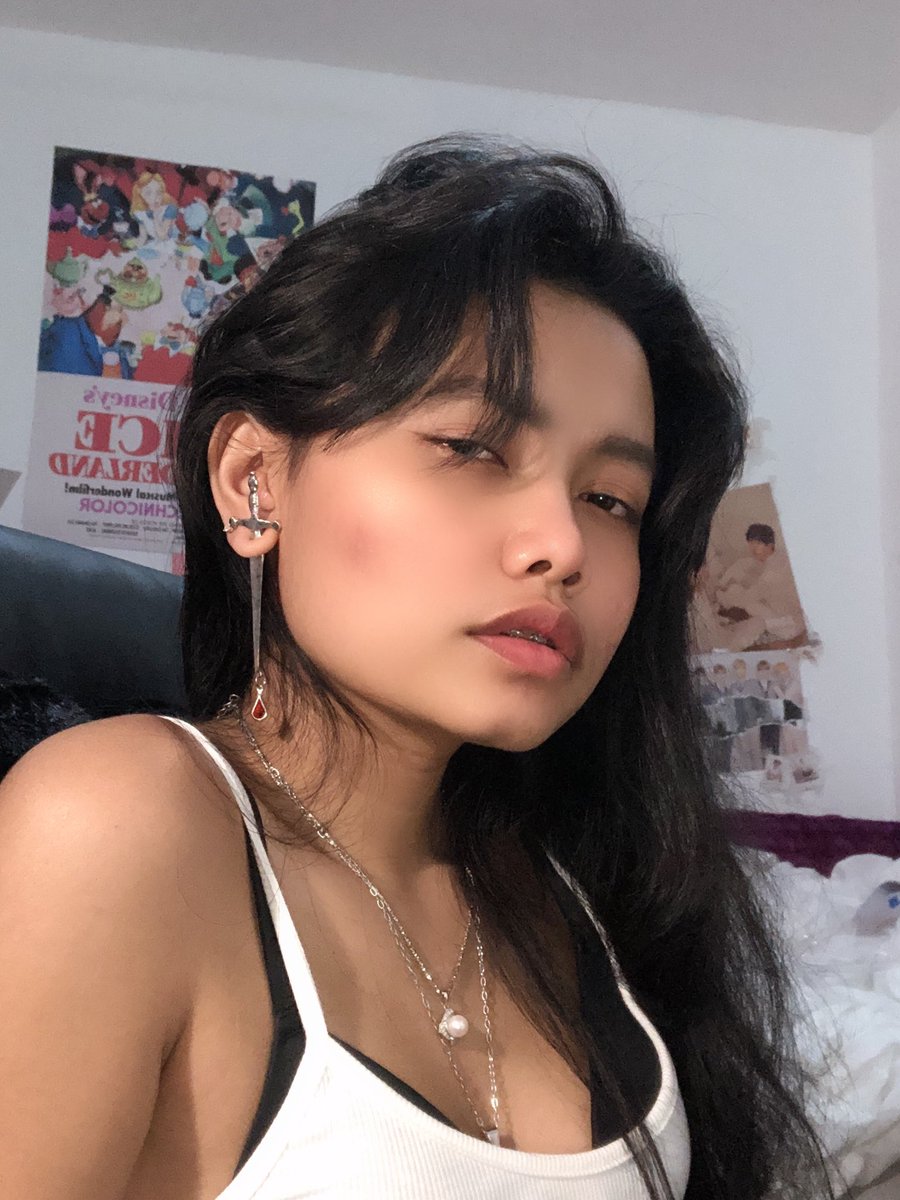 omelas_cafe's tweet photo. do u guys like my sick earring https://t.co/lbGlAs4fOJ