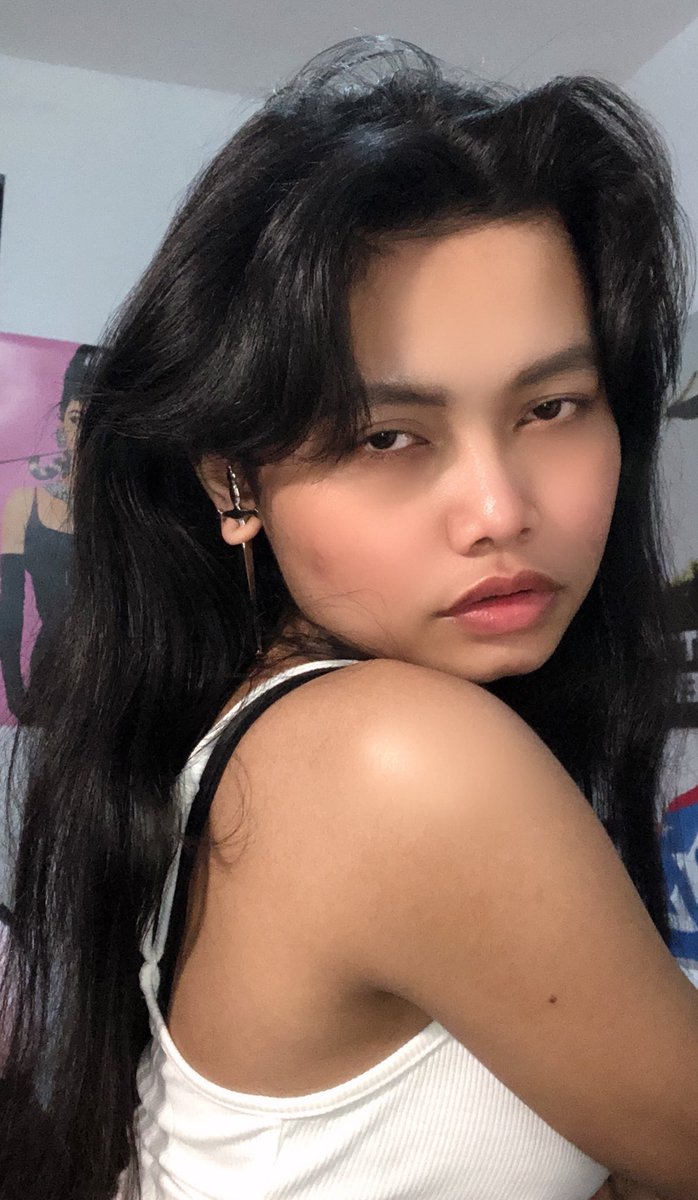 omelas_cafe's tweet photo. do u guys like my sick earring https://t.co/lbGlAs4fOJ