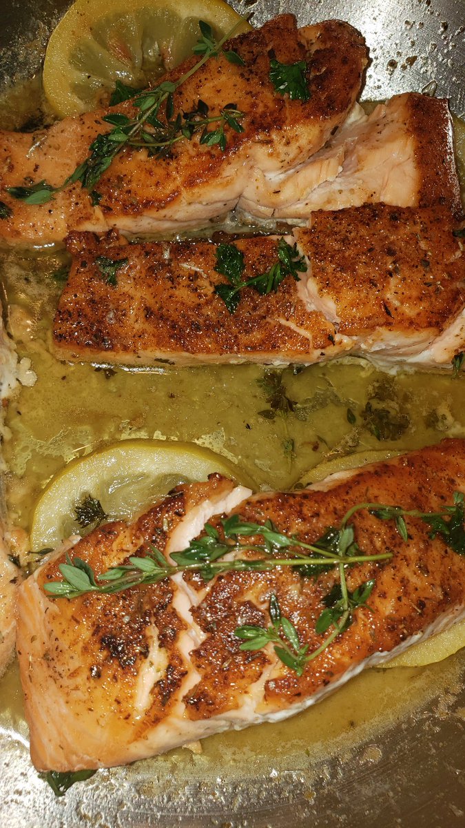 ThatManMarco's tweet photo. FOR ALL MY SALMON LOVERS OUT THERE!!

‼TONIGHT'S MASHUP‼ 
" PAN-SEARED SALMON "
↪LEMON GARLIC BUTTER↩

‼Follow IG: @Marcosmashups ‼ https://t.co/gyQOo9iP5T