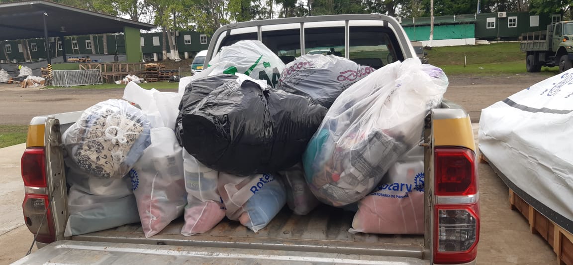 Rotaract_Panama's tweet photo. Hoy realizamos  la entrega de las 4,200 prendas de ropa con el apoyo de @senafrontpanama y  @OIMCentroAmer beneficiando a los migrantes varados en los albergues  de la provincia de Darién. https://t.co/09NTXoUUC6