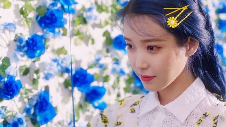 penguin_030's tweet photo. I just wanted to say how colorful my life has become because of IU🎨
She colored my life purple with 𝐏𝐚𝐥𝐞𝐭𝐭𝐞💜 and made it beep with yellow with 𝗕𝗕𝗜𝗕𝗕𝗜💛 then made it bloom with blue with 𝓑𝓵𝓾𝓮𝓶𝓲𝓷𝓰💙 and now she has made it shine in orange with 𝘌𝘪𝘨𝘩𝘵🧡 https://t.co/9BEYv9B4qL