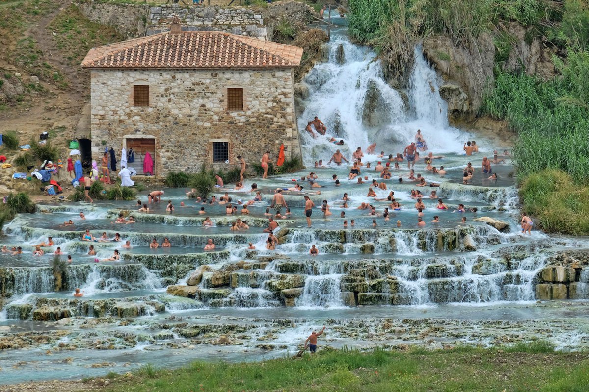 İtalya'daki Terme Di Saturnia'ya git.