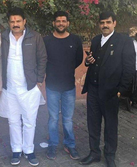 ParentsSociety's tweet photo. @ashokgehlot51 
@RajCMO 
@DrRKSOfficial 
@DrRajpalSharma 
नवलगढ़ विधायक एवं मेरे प्रेरणा पुरुष डॉ राजकुमार शर्मा ने दिया आश्वासन मुख्यमंत्री जी से निवेदन करेंगे कि निजी शिक्षण संस्थानों में मध्यमवर्गीय परिवारों के बच्चों को की 3 महीने की फीस पूर्णतया माफ होनी चाहिए
#प्रदीप_तिवाडी https://t.co/nzKUFwsKX9