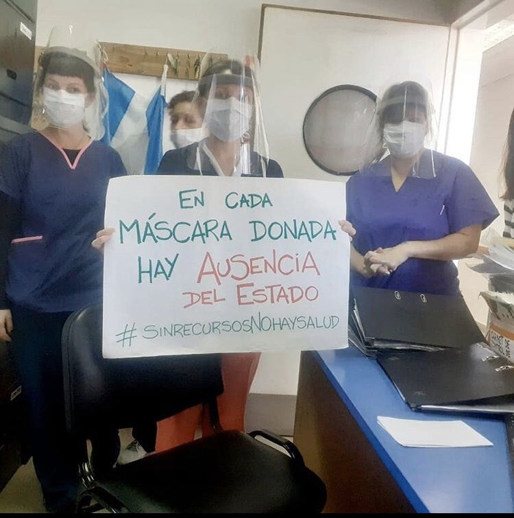 SaludGcba's tweet photo. Que piensa hacer larreta cuando todos los trabajadores estemos aislado porque no pudimos protegernos correctamente #nosomoscarnedecañón  ya faltan médicos porqie debieron aislarse, no hay reemplazo. Que hacemos? #MedicosEnPeligro https://t.co/14fmx0HxuK