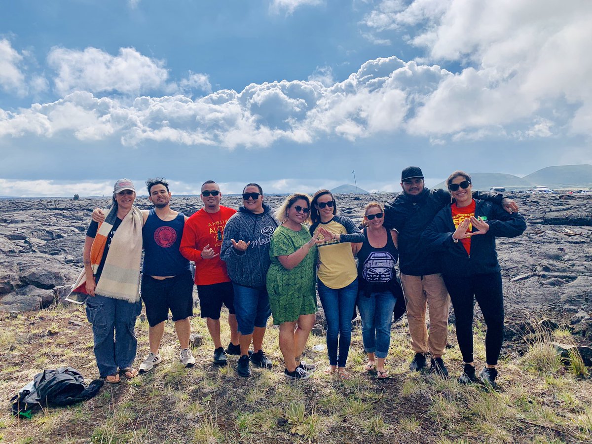 terisasiagatonu's tweet image. Lā 300 today: 300 days marking the current phase of the movement to protect Mauna Kea. #tbt to when I was there last August and taught a writing workshop for Pu’uhuluhulu University. I went because as a Sāmoan, it’s my kuleana.🔺

#KūKiaiMauna #ProtectMaunaKea #KapuAloha #APAHM
