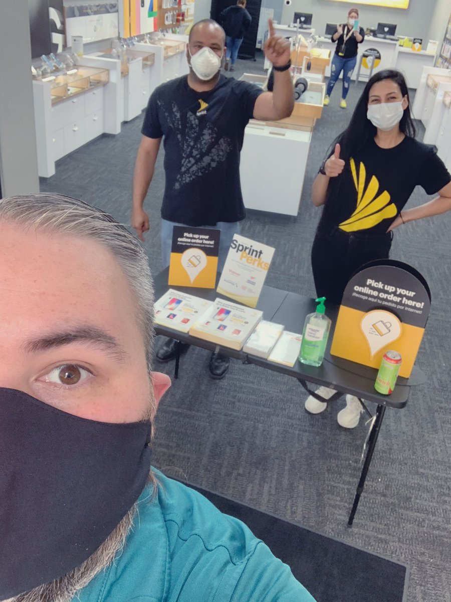 GonzalesSprint's tweet photo. WEβRE BACK! Come visit our South Park Mall location in San Antonio, Texasπ₯
We are here LOUD & PROWD hitting over 11 HSGAs 1st day back!! π΅π΅ #CSNation #CSway #CantStopWontStop https://t.co/21uJXRP3kv
