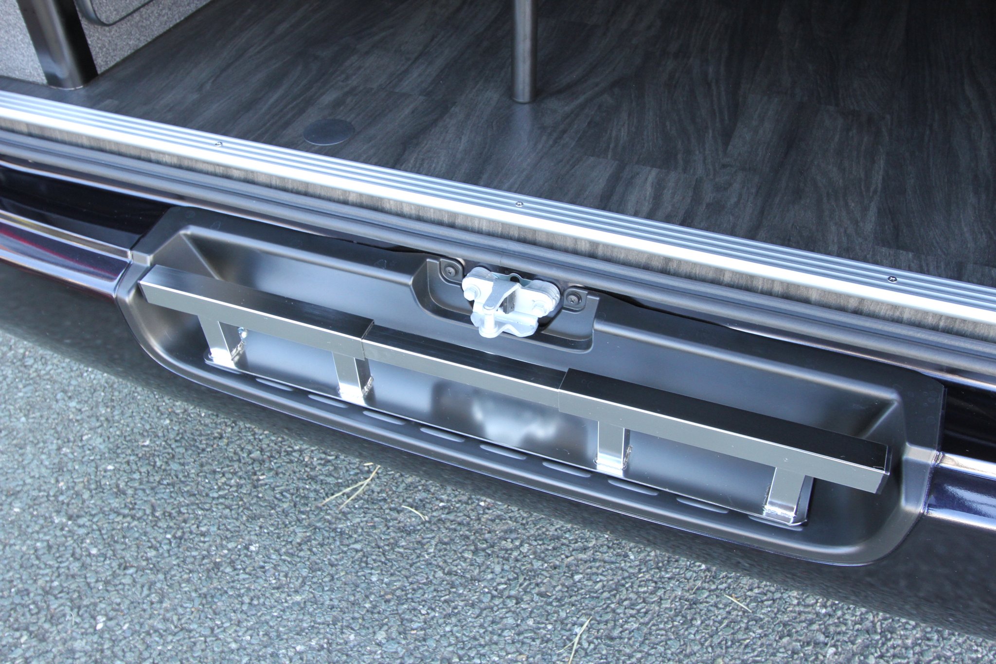 J-TRIP 200系ハイエース ラダーレシーバー バイクトランポ J-TRIP