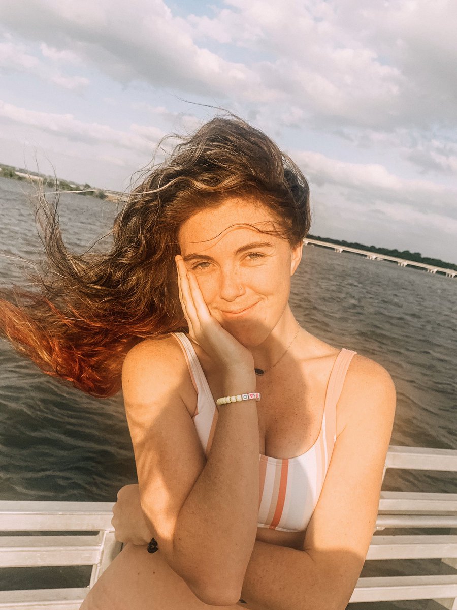 cassidybullerr's tweet photo. hey alexa, play summertime by Kenny Chesney ☀️ https://t.co/aV47rTWIN8