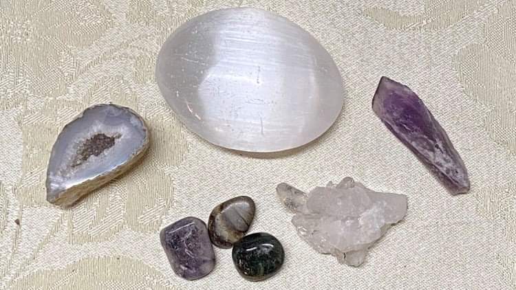 BoutiqueCosmic's tweet image. 🌟 Full Moon Giveaway! 🌟 

Winner receives the pictured crystals !

To enter:
✨Retweet this post
✨Follow me @BoutiqueCosmic
✨Tag a friend! (Each tag is an entry)
Extra entries, follow my ig: @/cosmiccrystalboutique

Giveaway ends 5/10!

See thread for more details!