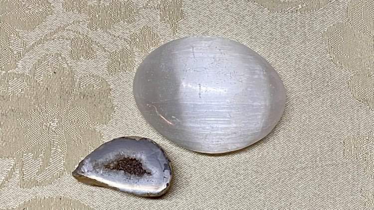 BoutiqueCosmic's tweet image. 🌟 Full Moon Giveaway! 🌟 

Winner receives the pictured crystals !

To enter:
✨Retweet this post
✨Follow me @BoutiqueCosmic
✨Tag a friend! (Each tag is an entry)
Extra entries, follow my ig: @/cosmiccrystalboutique

Giveaway ends 5/10!

See thread for more details!