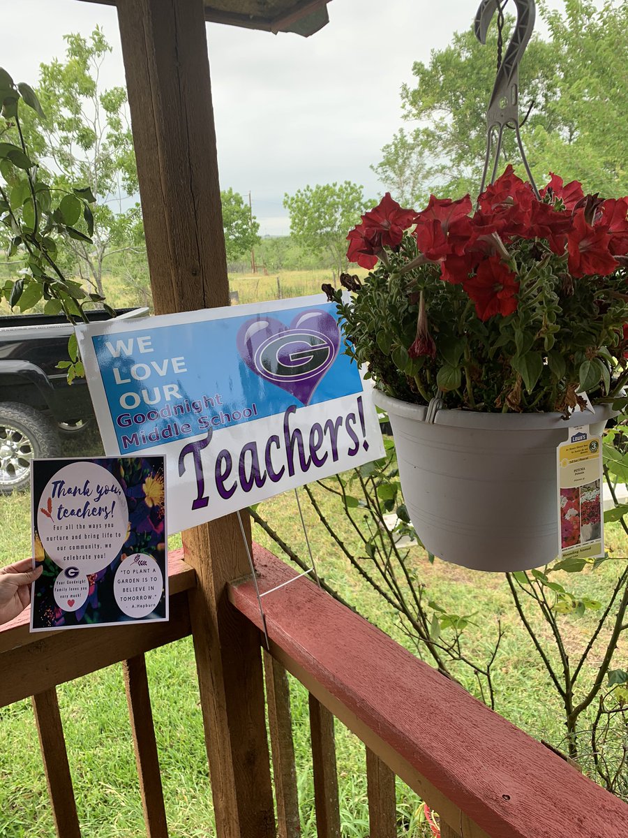 Sooo blessed and grateful that our admin drove out to the boonies and braved the mile long gravel road to find me. #Surprised #Thankful <a href="/educategalore/">Rose Saldaña Pearson</a>  <a href="/Walker__216/">Walker Cleveland</a> <a href="/DavidUn17659987/">David Underwood</a>  <a href="/GoodnightSMCISD/">Goodnight Middle School</a> <a href="/SanMarcosCISD/">San Marcos CISD</a>
