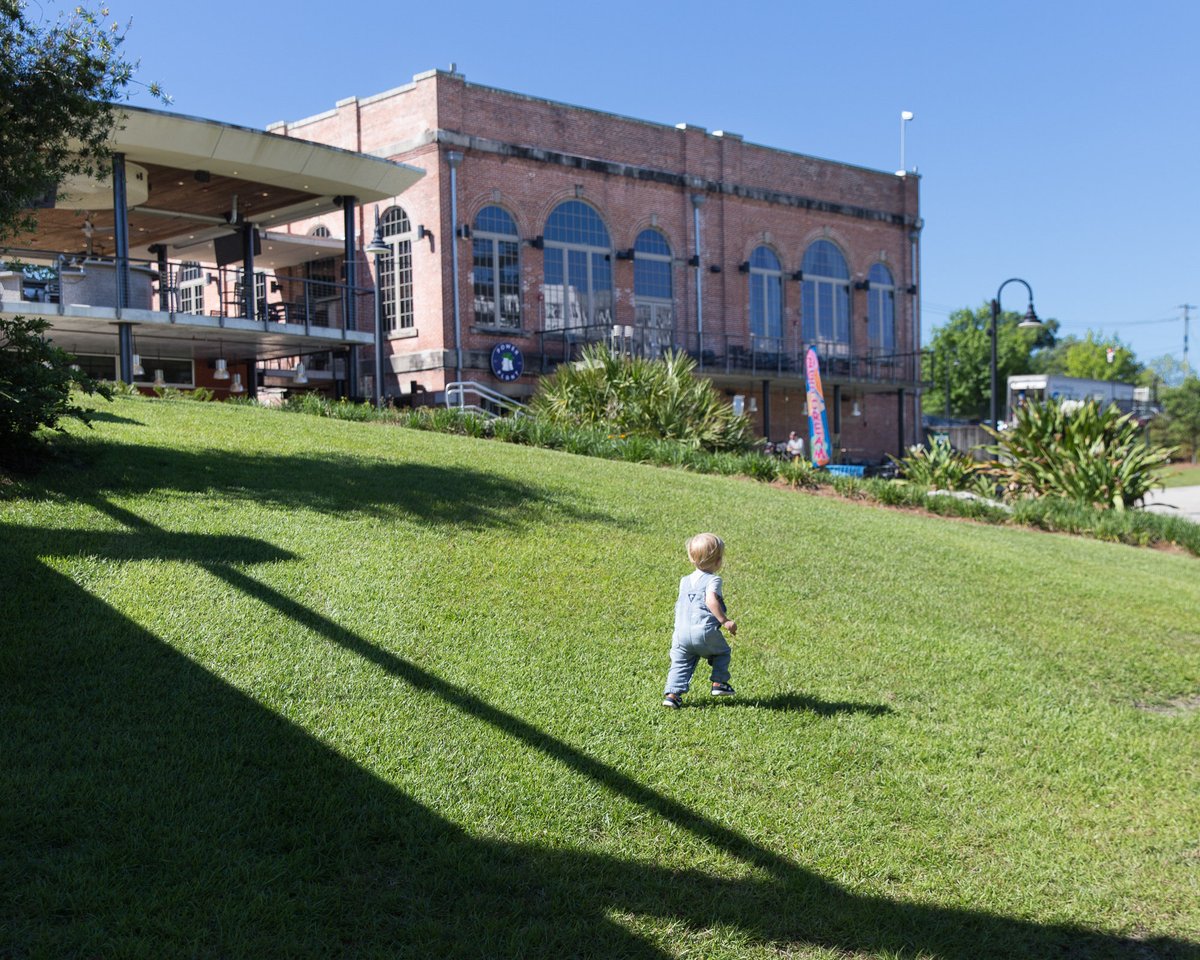 We've seen moms show up in ways we couldn't imagine in 2020. From working the front lines of healthcare to learning how to homeschool, mom deserves a round of applause. Show her how much you appreciate her with brunch on our outdoor patio for Mother's Day.