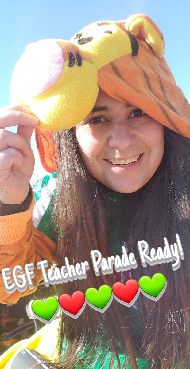 MissGrassel's tweet photo. It was so great to see the faces of so many students and families tonight! #EGFpride #thisishowweWAVE 💚❤ https://t.co/Tz2CDGoY3e
