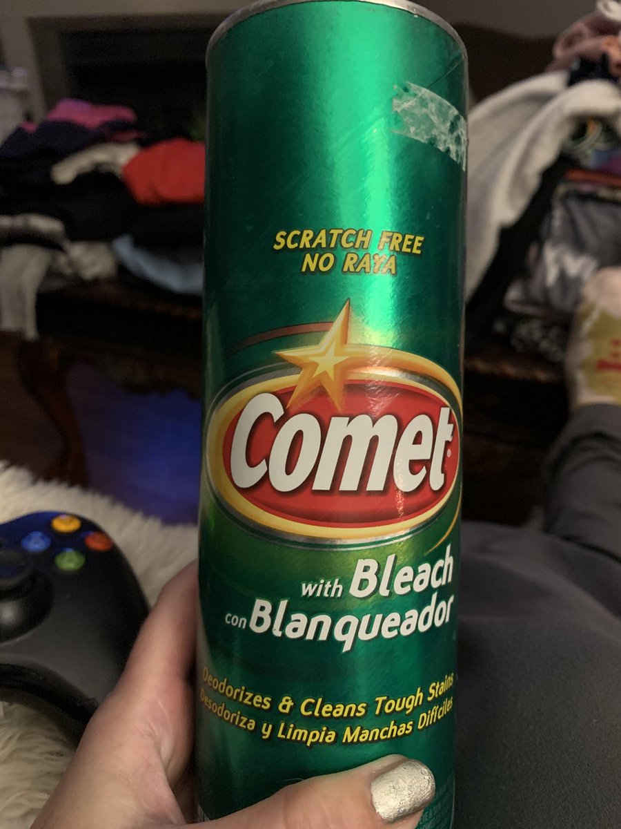 AmySperopTV's tweet photo. My kids freak out because there is “Green stuff” sprinkled in the bathtubs and sinks:(( it’s #CometCleaner omg!😢😳😂 #MommyIssues https://t.co/c0YFPaWx1Y