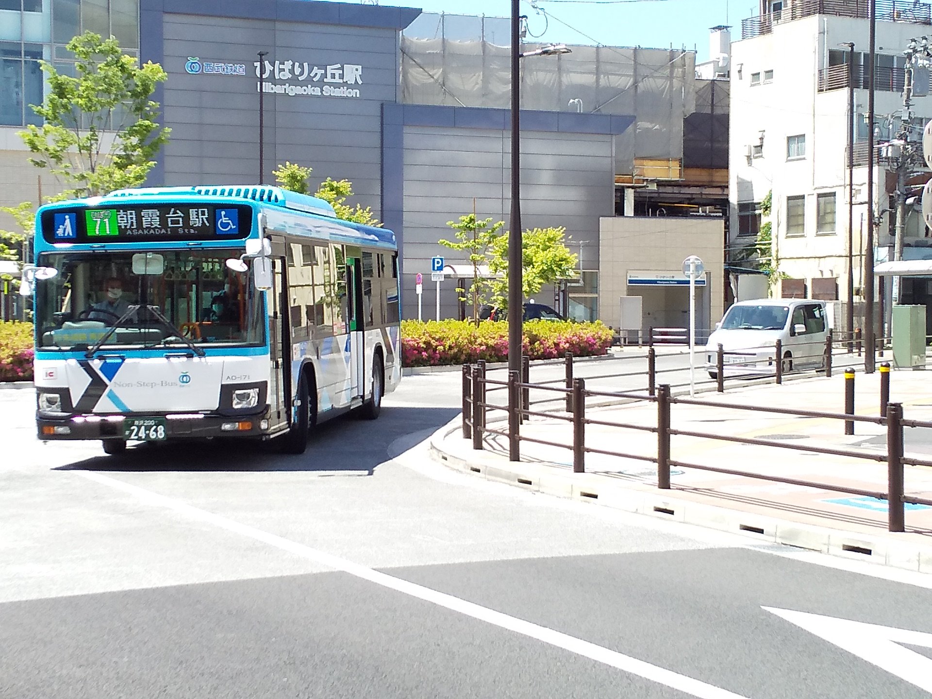 つよし タケシ 西大山駅 今日がお休みで 地元 散歩 で遭遇 はじめまして ニューカラー西武 バス 西武バス ニューカラー Seibubus 路線バス 新座営業所 ひばりヶ丘駅北口 朝霞台駅 T Co Zredai6q2o Twitter