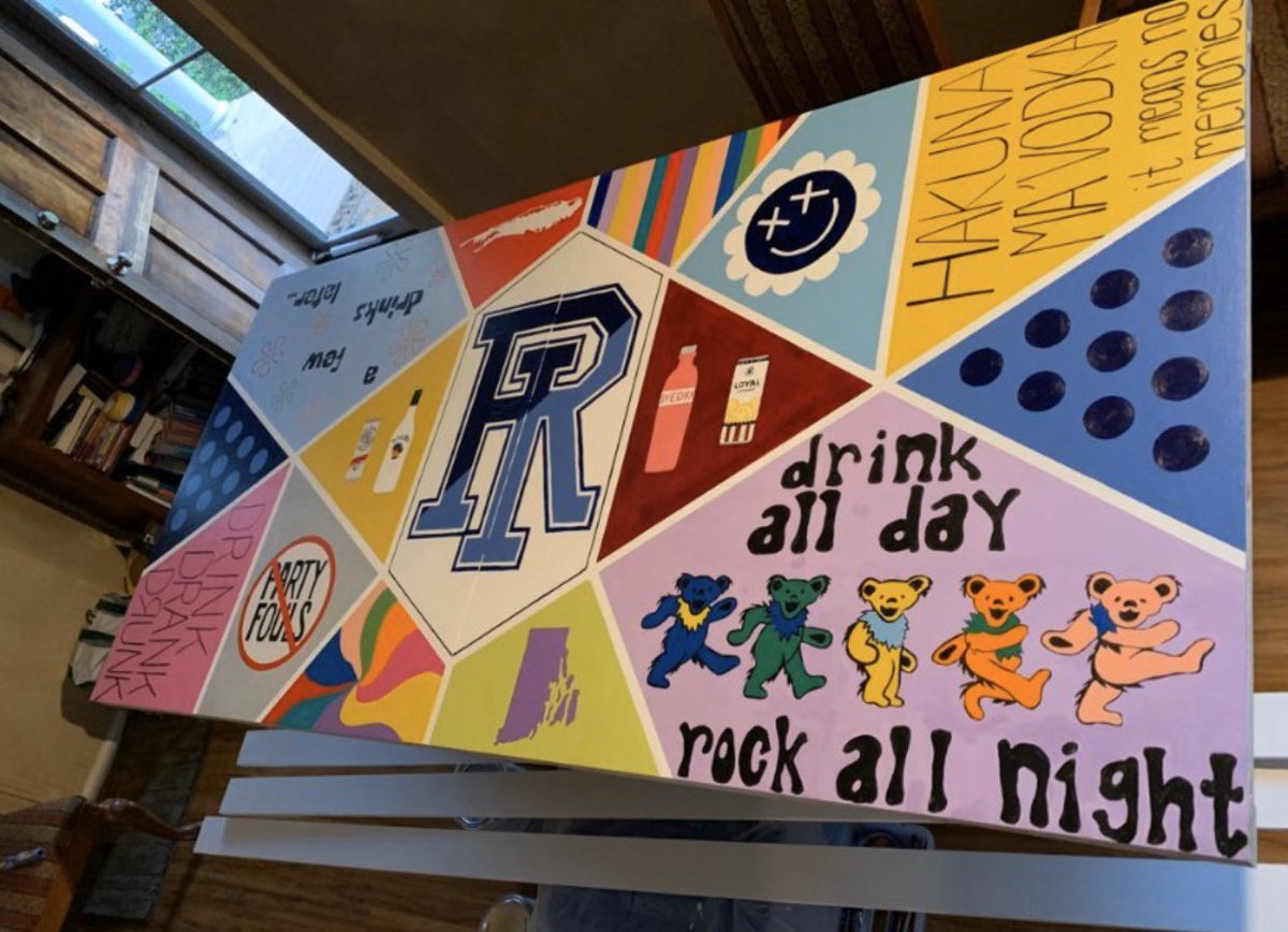 rhodychicks's tweet photo. the best #tablethursday submissions this week #rhodychicks #URI #gansett https://t.co/s2NOGJWkcq